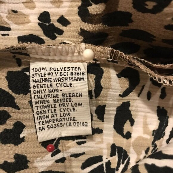 ALIA. Size 12. Short Sleeve Shirt. Textured Fabric. Side Slits. Poly. B22 - Picture 6 of 6